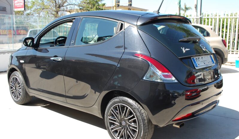 Lancia Ypsilon 1.0 firefly hybrid 70CV Gold S&S Uff Italy USB pieno