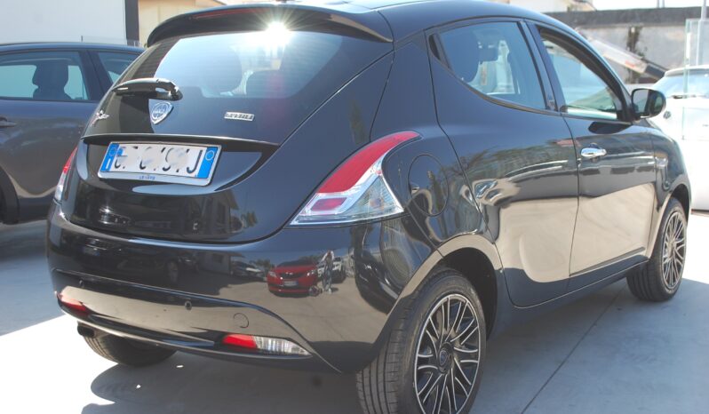 Lancia Ypsilon 1.0 firefly hybrid 70CV Gold S&S Uff Italy USB pieno