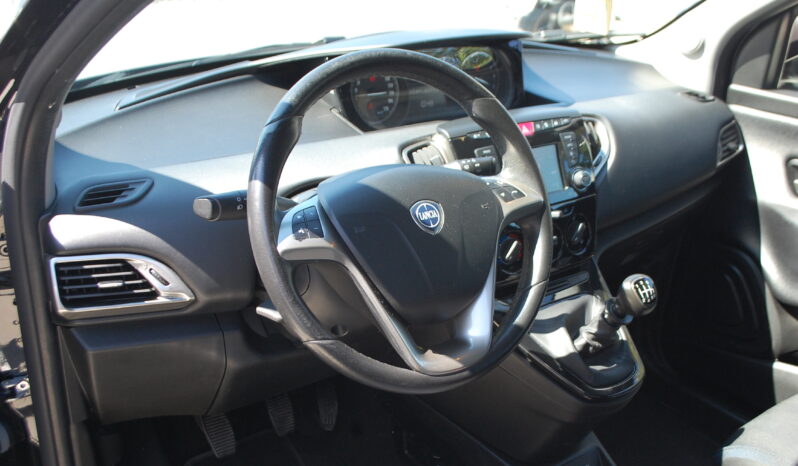 Lancia Ypsilon 1.0 firefly hybrid 70CV Gold S&S Uff Italy USB pieno