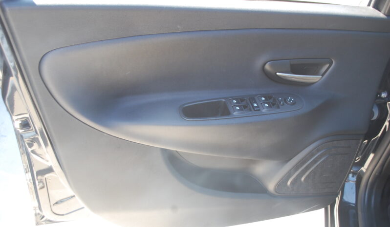 Lancia Ypsilon 1.0 firefly hybrid 70CV Gold S&S Uff Italy USB pieno