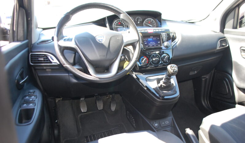 Lancia Ypsilon 1.0 firefly hybrid 70CV Gold S&S Uff Italy USB pieno