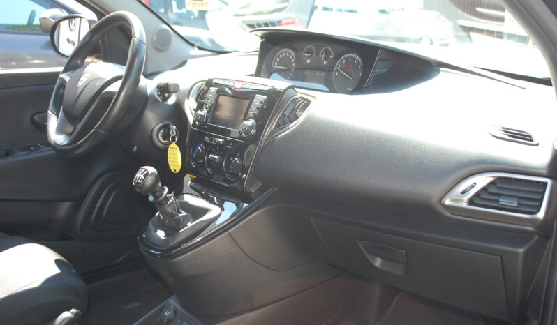 Lancia Ypsilon 1.0 firefly hybrid 70CV Gold S&S Uff Italy USB pieno