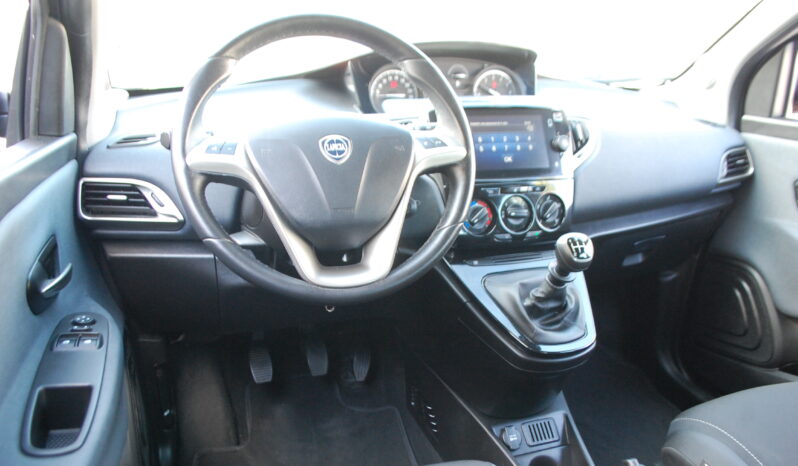 Lancia Ypsilon 1.0 firefly hybrid 70CV Gold S&S Uff Italy USB pieno
