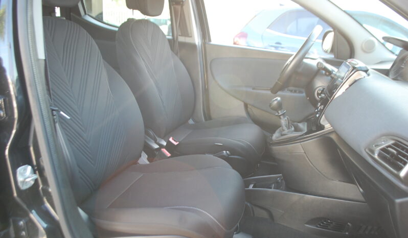 Lancia Ypsilon 1.0 firefly hybrid 70CV Gold S&S Uff Italy USB pieno