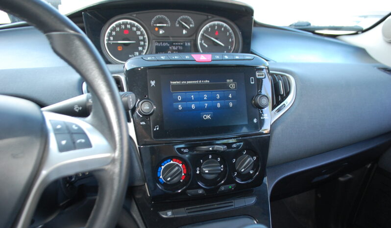 Lancia Ypsilon 1.0 firefly hybrid 70CV Gold S&S Uff Italy USB pieno