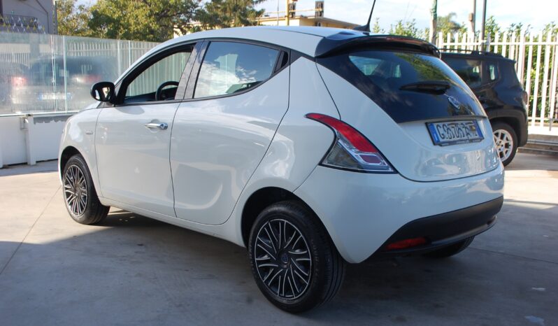 Lancia Ypsilon 1.0 firefly 70CV hybrid Oro S&S Uff Italy USB pieno