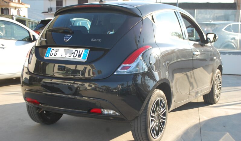 Lancia Ypsilon 1.0 firefly hybrid 70CV Gold Plus S&S Uff Italy pieno