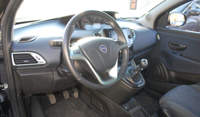 Lancia Ypsilon 1.0 firefly hybrid 70CV Gold Plus S&S Uff Italy pieno