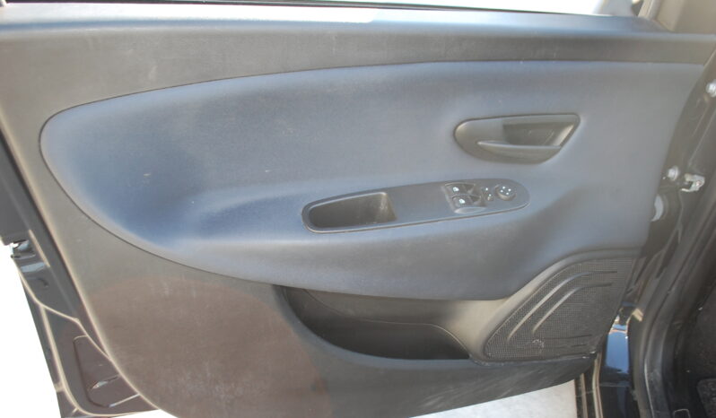 Lancia Ypsilon 1.0 firefly hybrid 70CV Gold Plus S&S Uff Italy pieno