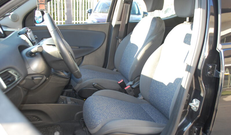 Lancia Ypsilon 1.0 firefly hybrid 70CV Gold Plus S&S Uff Italy pieno