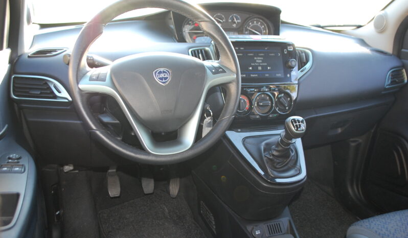 Lancia Ypsilon 1.0 firefly hybrid 70CV Gold Plus S&S Uff Italy pieno