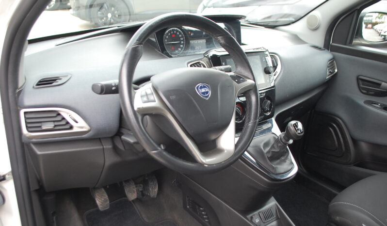 Lancia Ypsilon 1.0 firefly hybrid Gold Plus S&S Uff Italy USB pieno