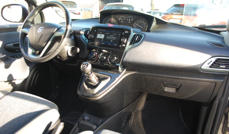 Lancia Ypsilon 1.0 firefly 70CV hybrid Gold Plus S&S Uff Italy USB pieno