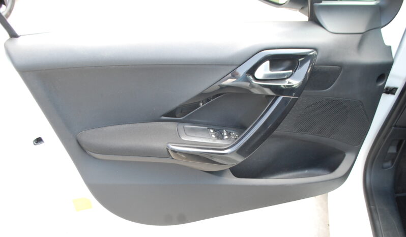 Peugeot 208 5p 1.2 puretech Active gpl 82CV Uff Italy USB pieno